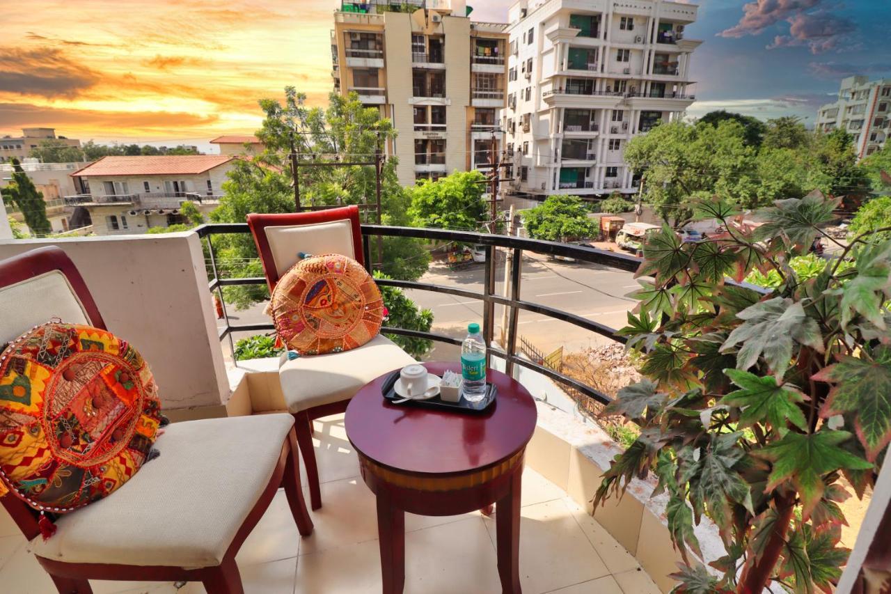 Отель Crestmont Ashapurna Jaipur, Banipark Экстерьер фото