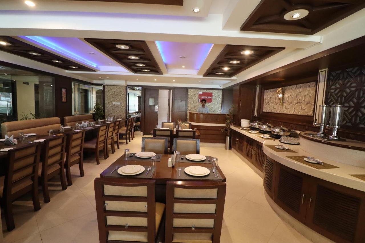 Отель Crestmont Ashapurna Jaipur, Banipark Экстерьер фото