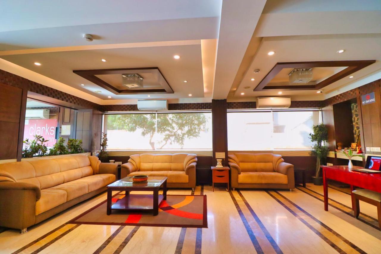 Отель Crestmont Ashapurna Jaipur, Banipark Экстерьер фото