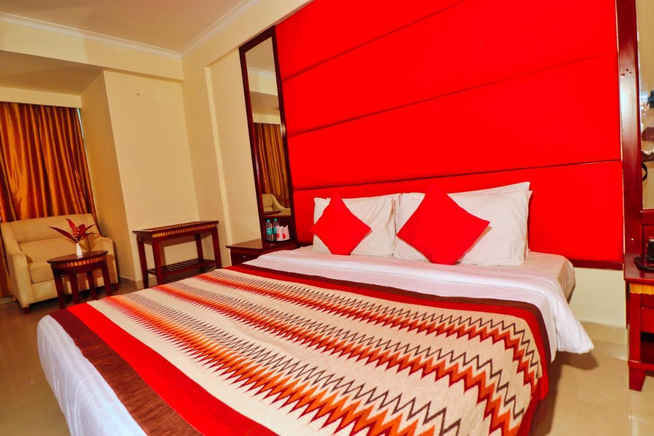 Отель Crestmont Ashapurna Jaipur, Banipark Экстерьер фото