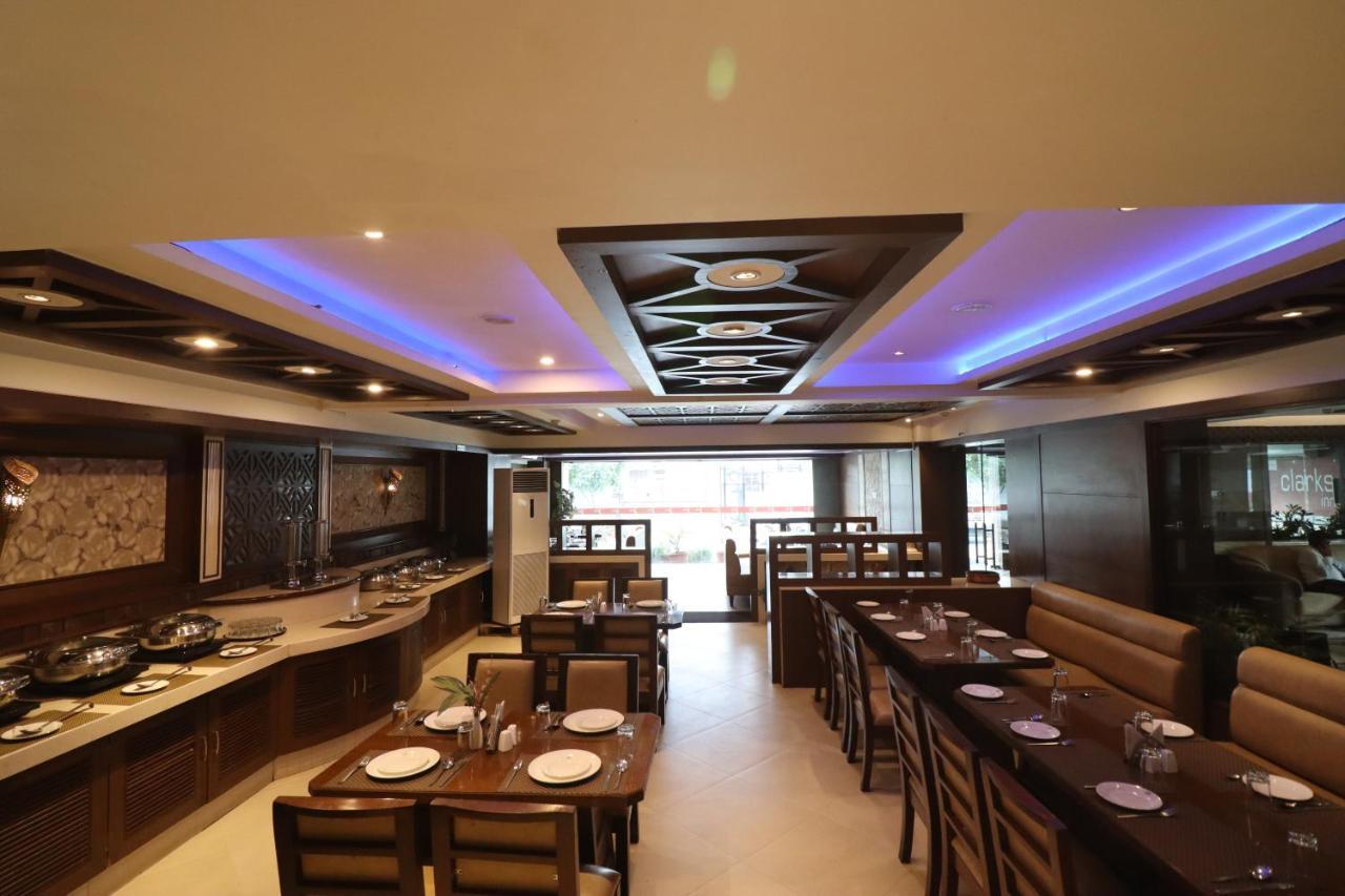 Отель Crestmont Ashapurna Jaipur, Banipark Экстерьер фото