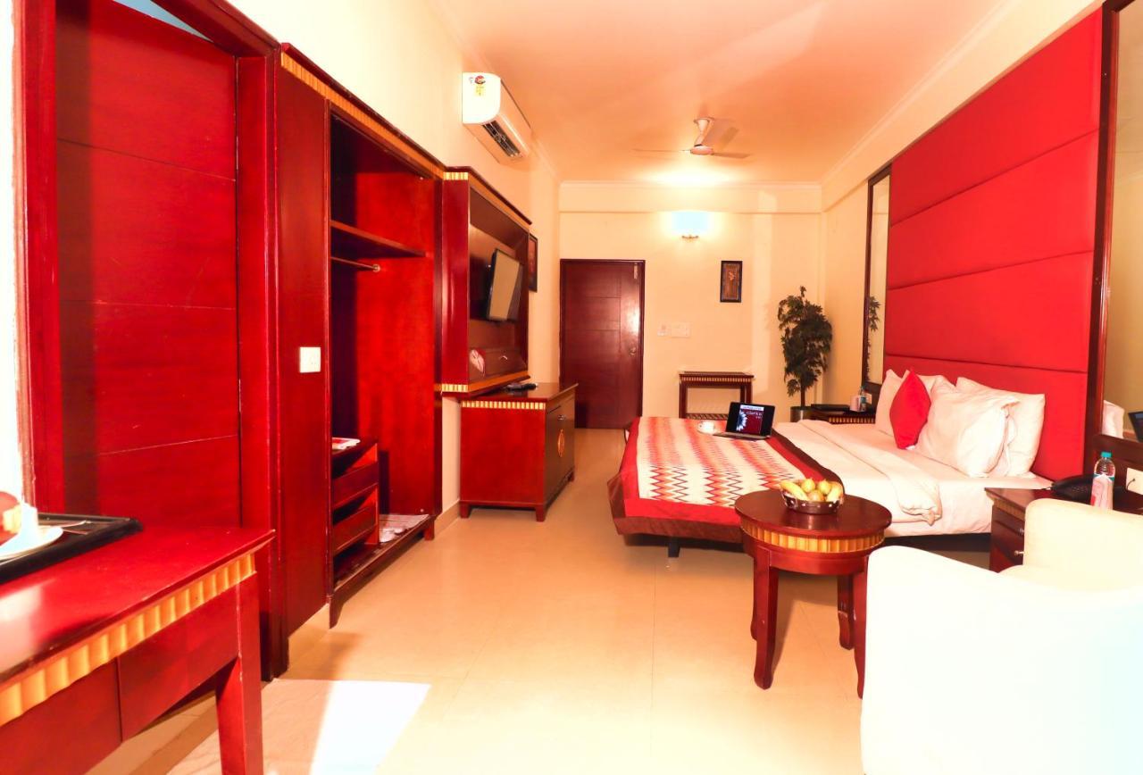 Отель Crestmont Ashapurna Jaipur, Banipark Экстерьер фото