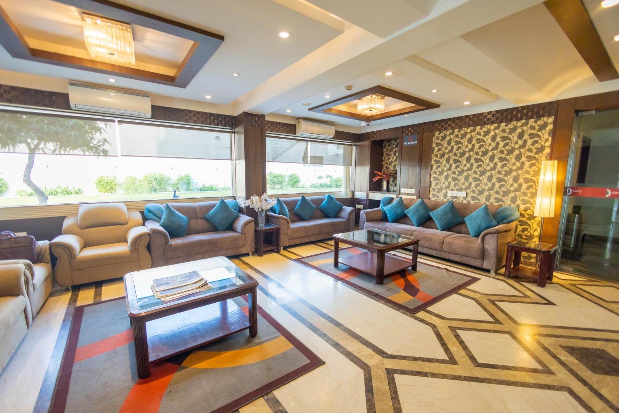 Отель Crestmont Ashapurna Jaipur, Banipark Экстерьер фото