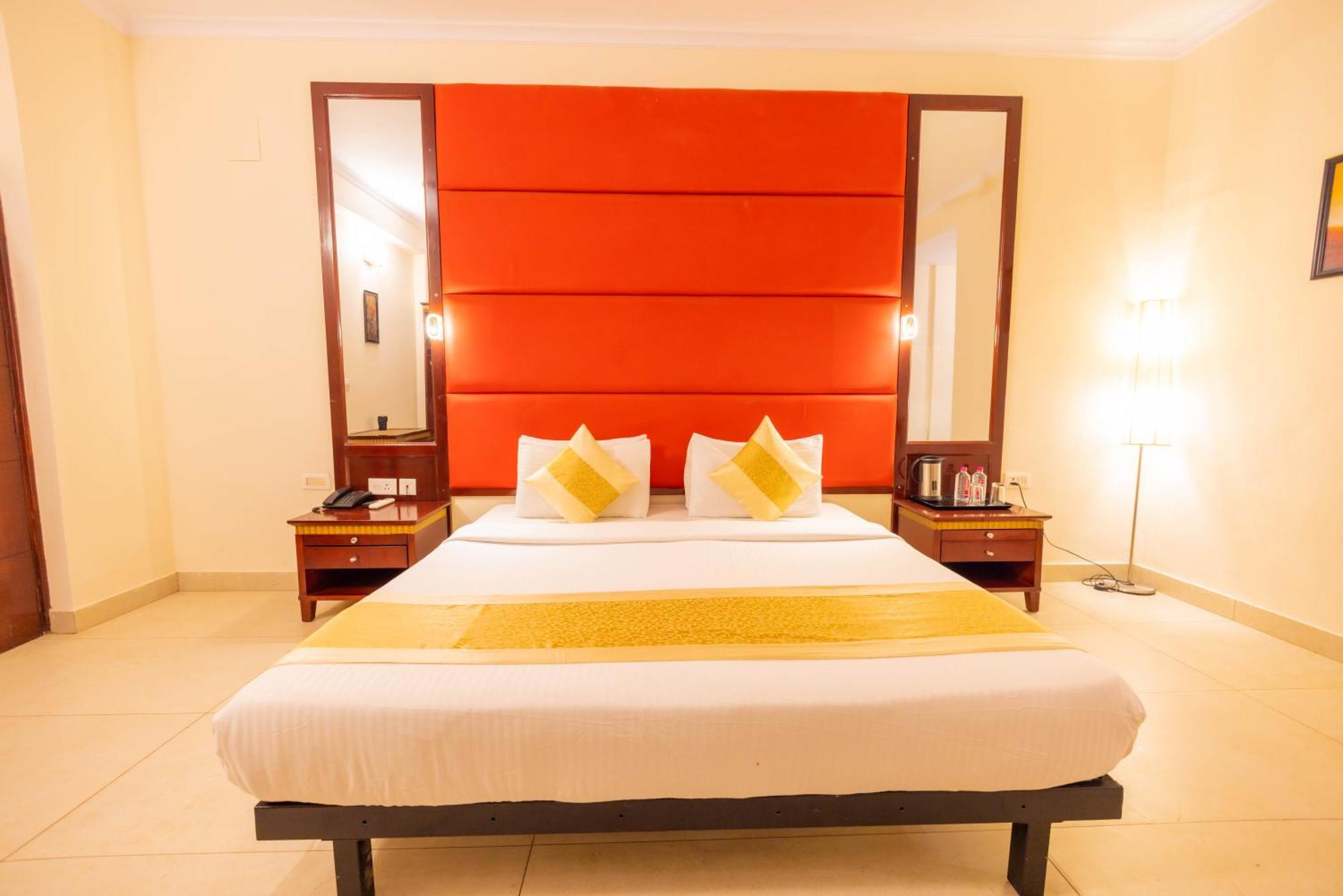 Отель Crestmont Ashapurna Jaipur, Banipark Экстерьер фото