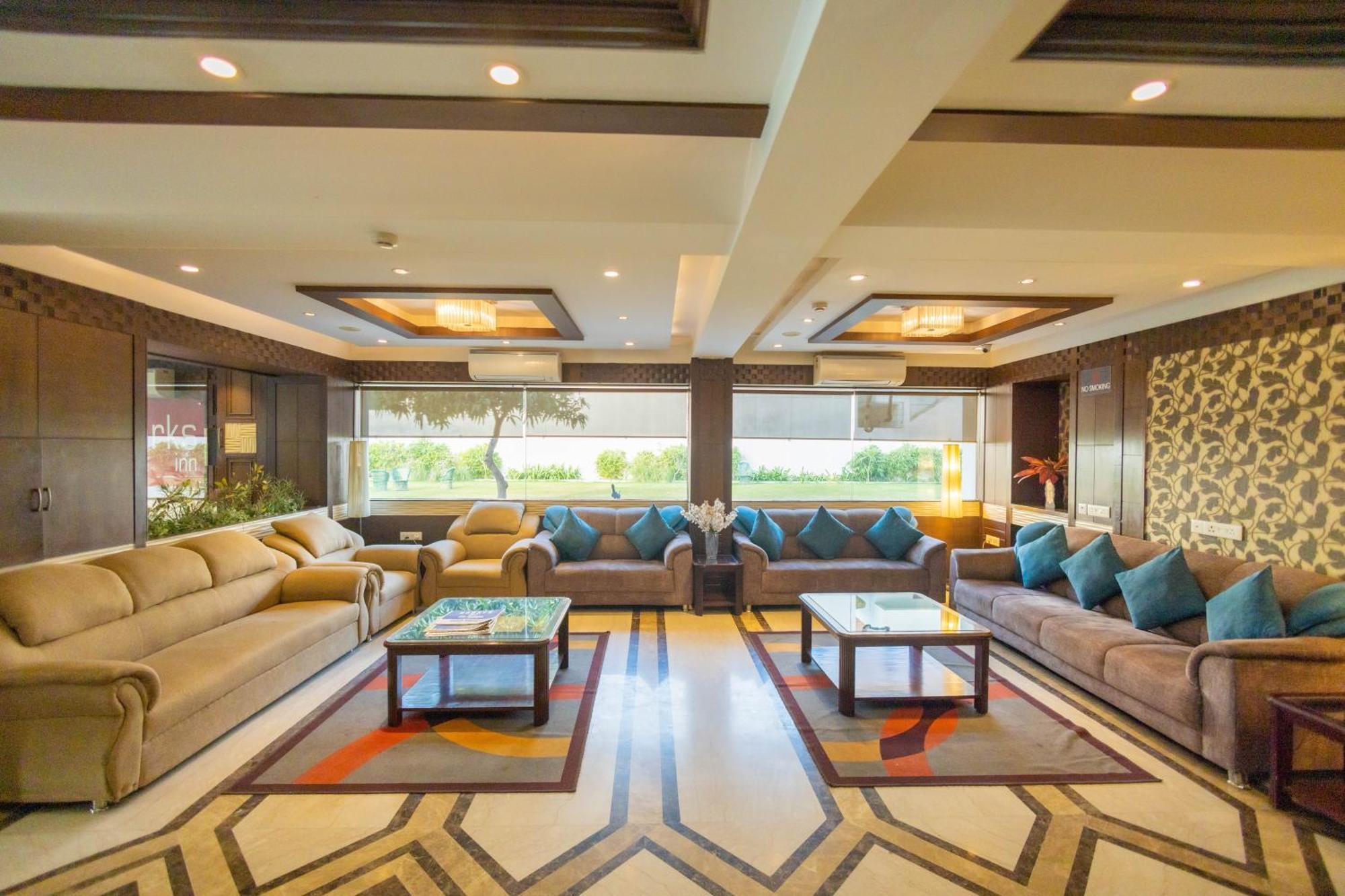 Отель Crestmont Ashapurna Jaipur, Banipark Экстерьер фото
