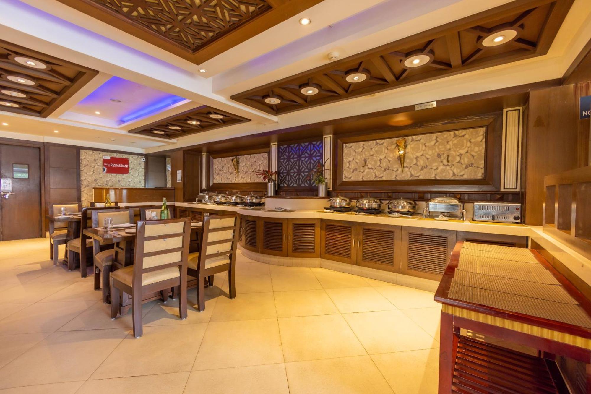 Отель Crestmont Ashapurna Jaipur, Banipark Экстерьер фото