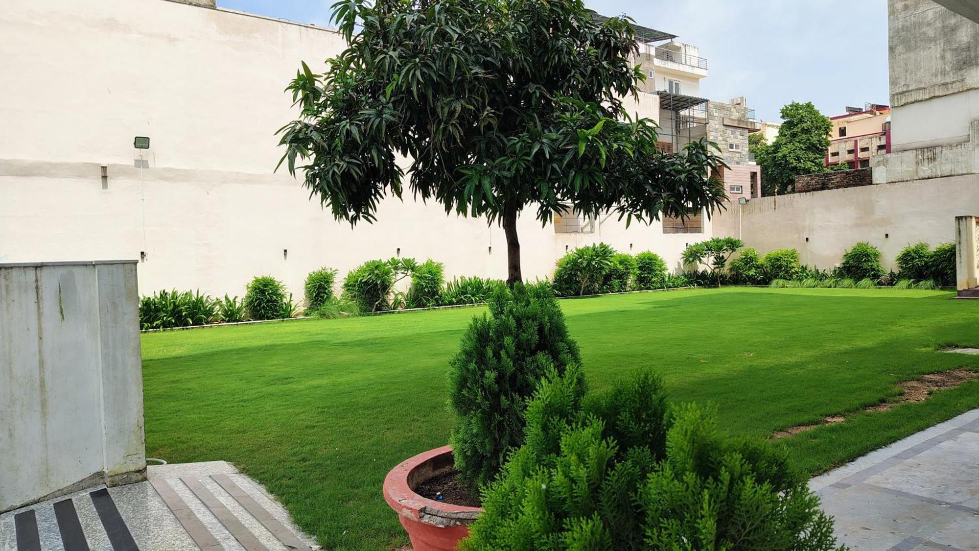 Отель Crestmont Ashapurna Jaipur, Banipark Экстерьер фото