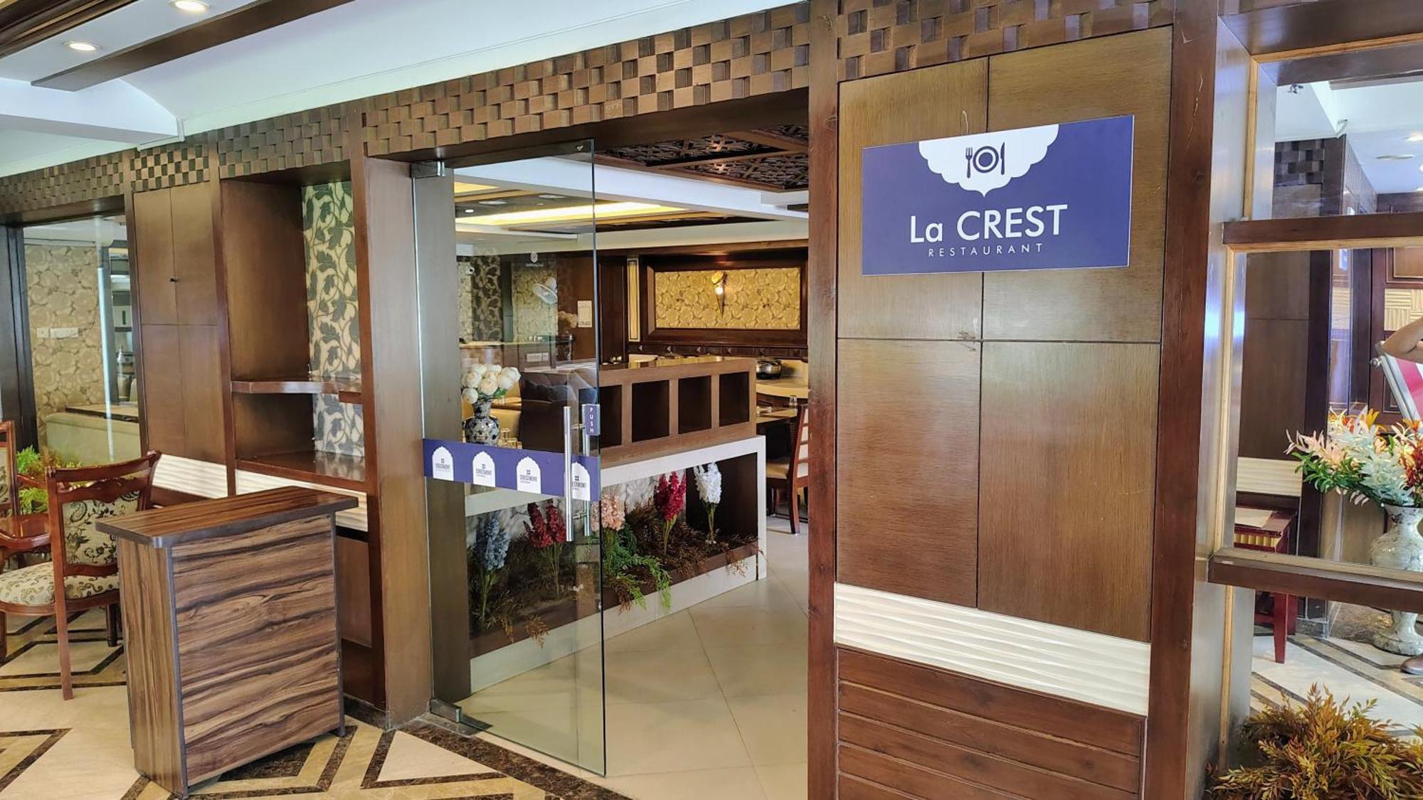 Отель Crestmont Ashapurna Jaipur, Banipark Экстерьер фото