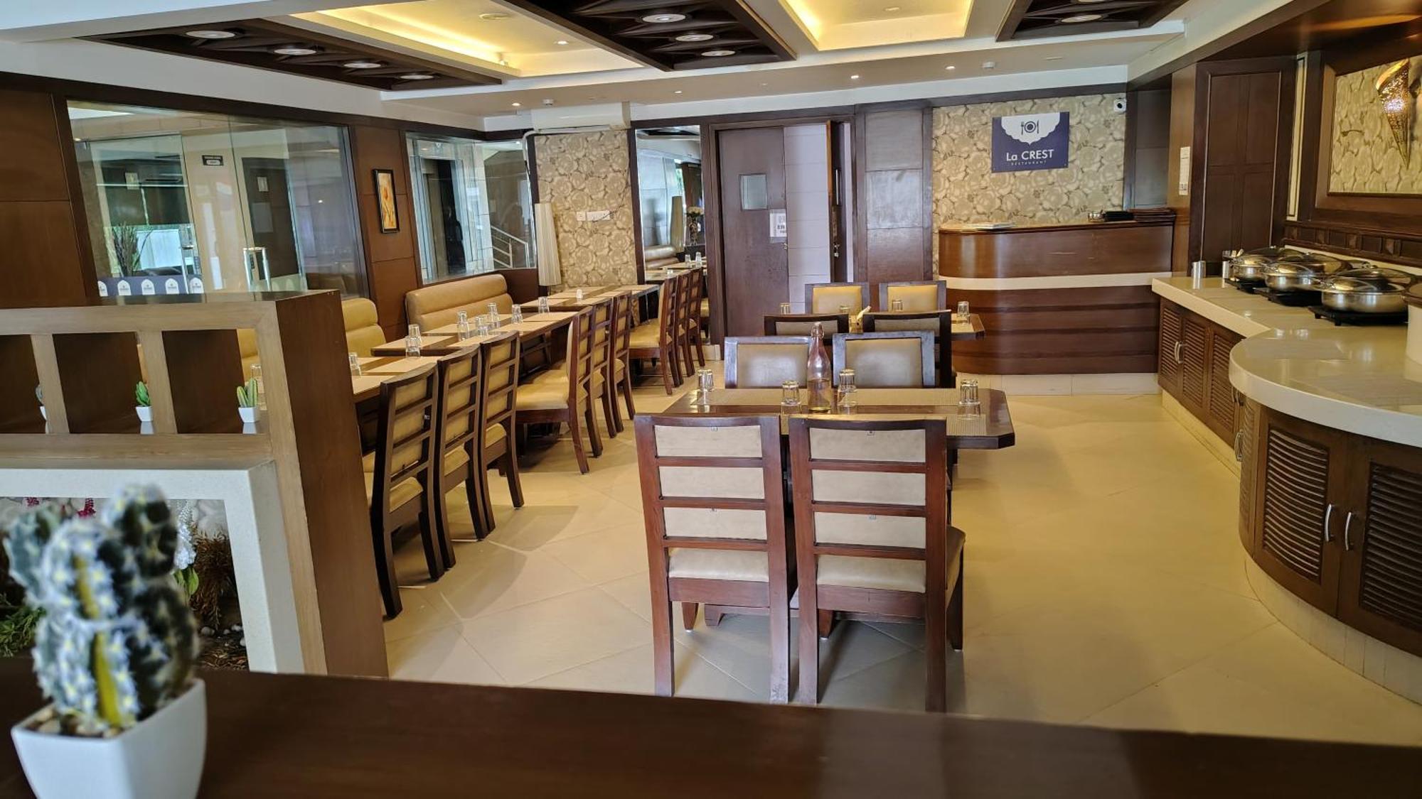 Отель Crestmont Ashapurna Jaipur, Banipark Экстерьер фото