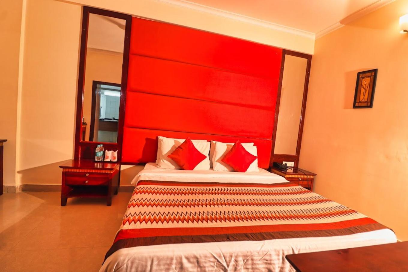 Отель Crestmont Ashapurna Jaipur, Banipark Экстерьер фото