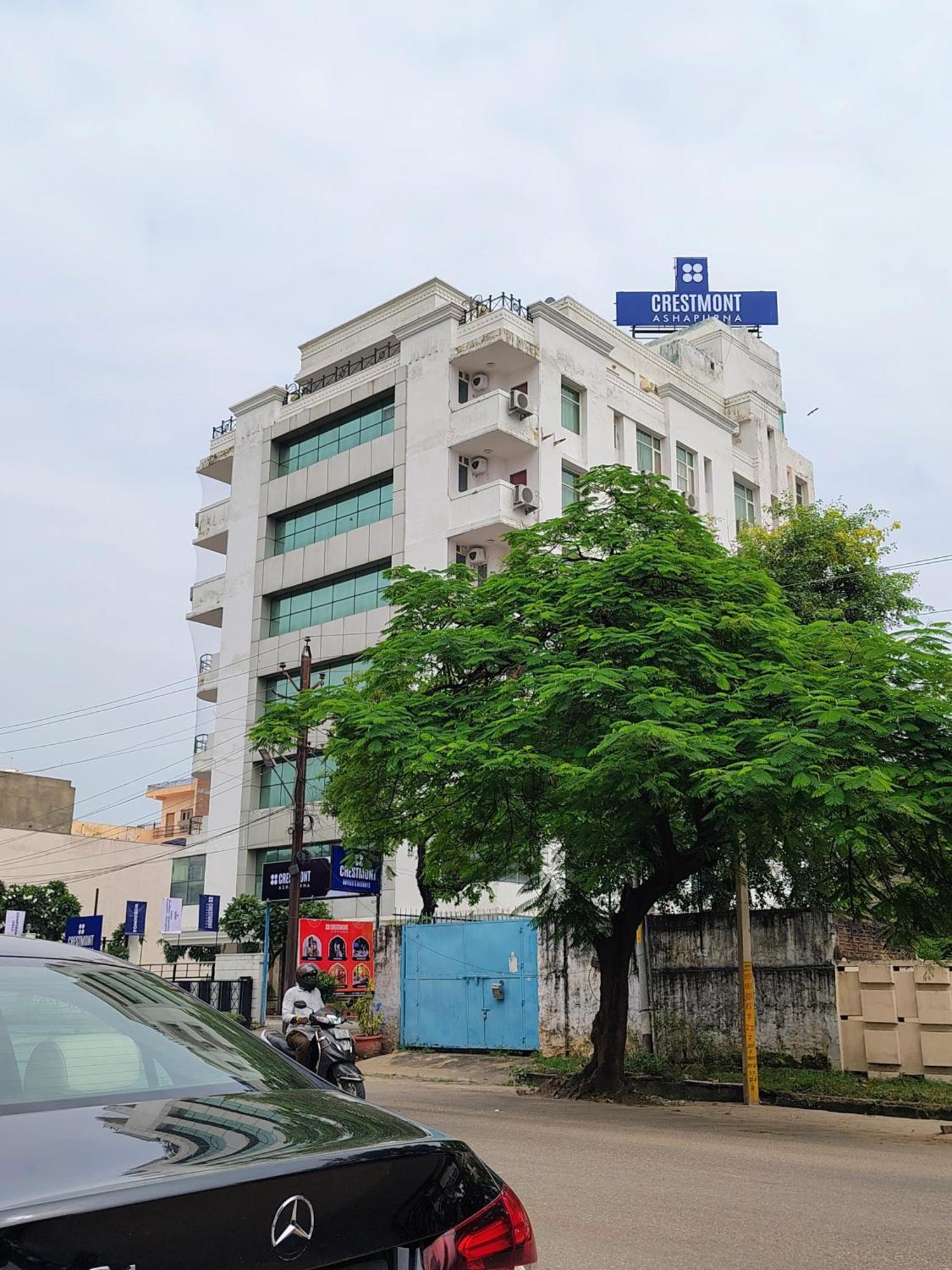 Отель Crestmont Ashapurna Jaipur, Banipark Экстерьер фото