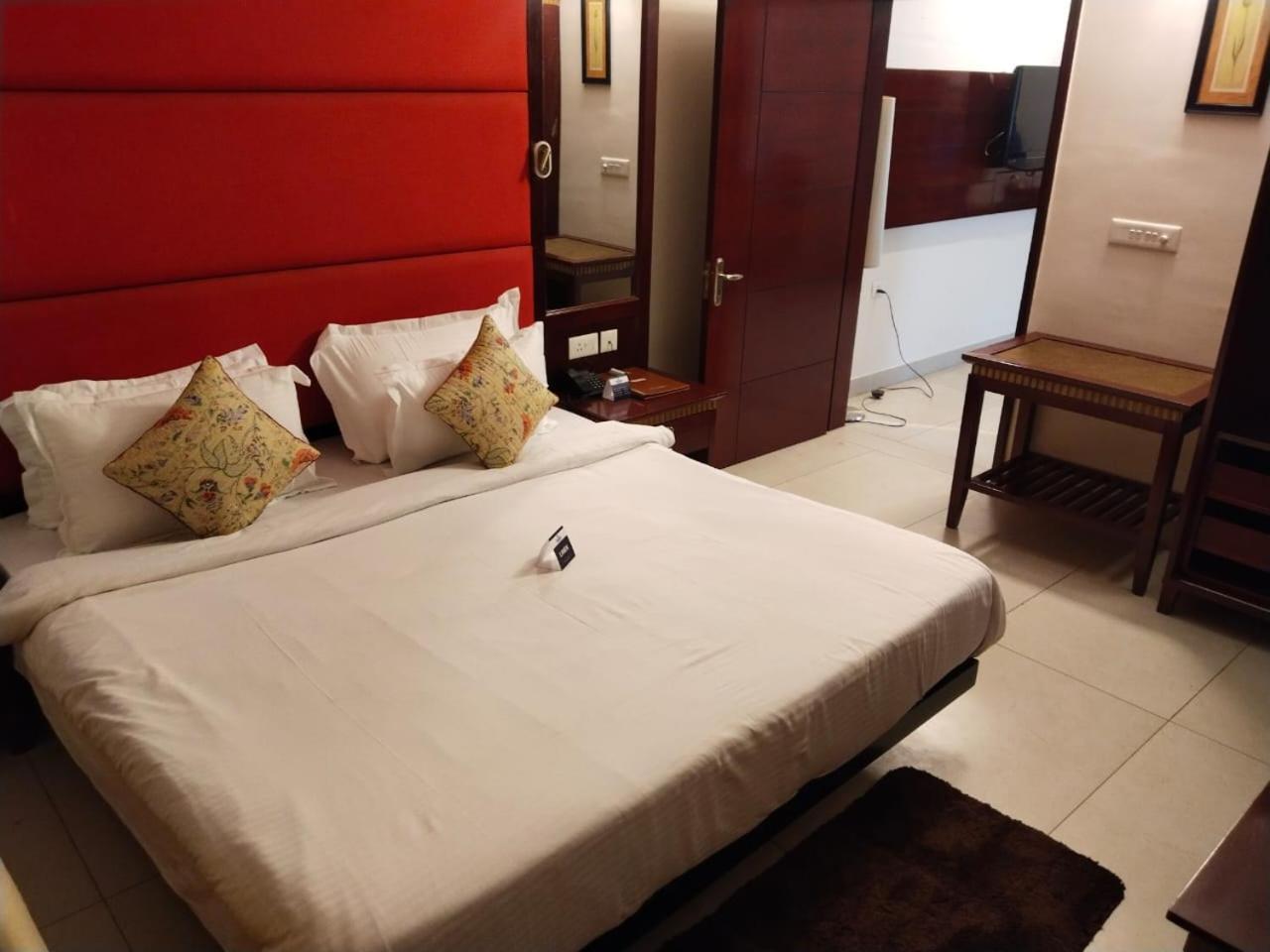 Отель Crestmont Ashapurna Jaipur, Banipark Экстерьер фото